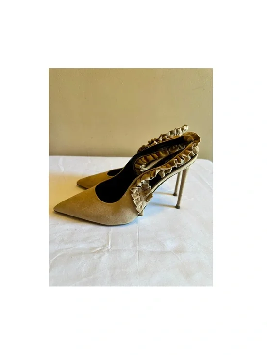 New York and Company Ruffle Stilettos - Picture 2 of 9